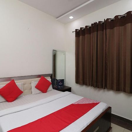 אגרה Oyo 24723 Hotel Atul Palace מראה חיצוני תמונה